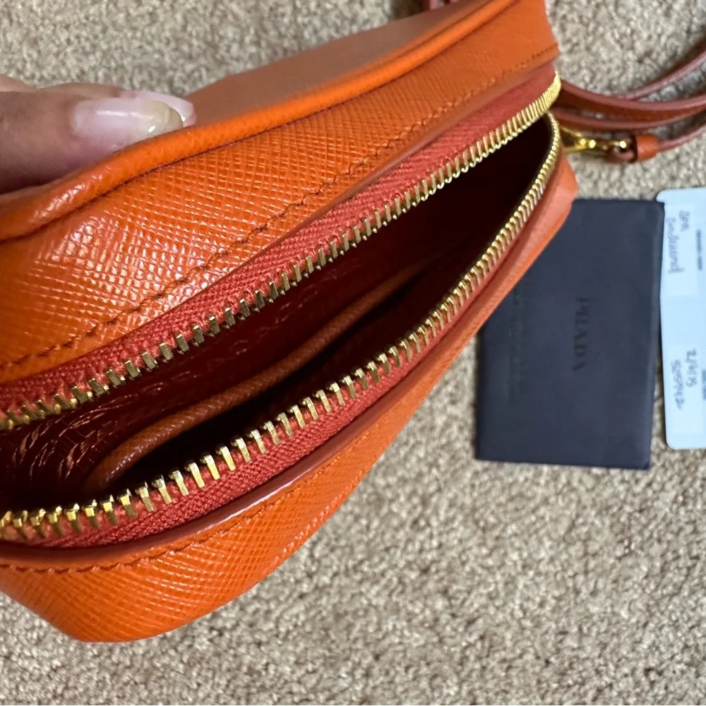 Authentic Prada Saffiano camera bag - Picture 8 of 10